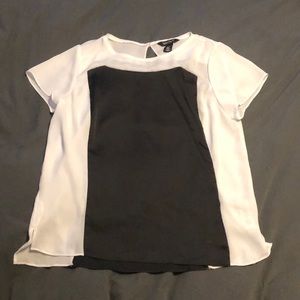 Black and white short-sleeved shirt